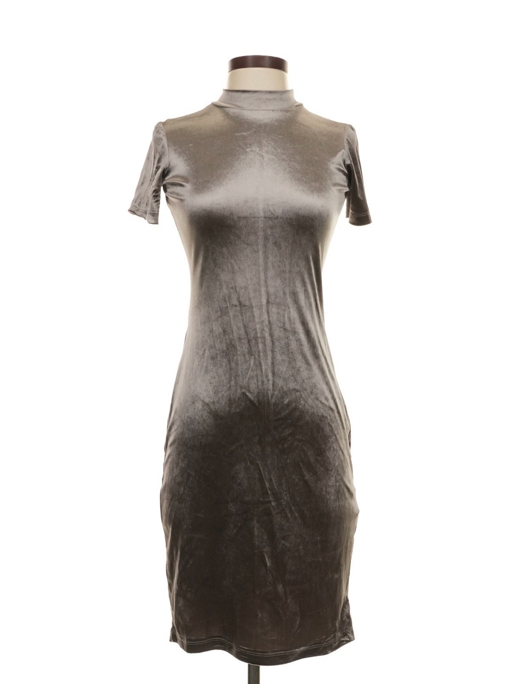 Zara Short-Sleeve Velvet Midi Dress in Gray